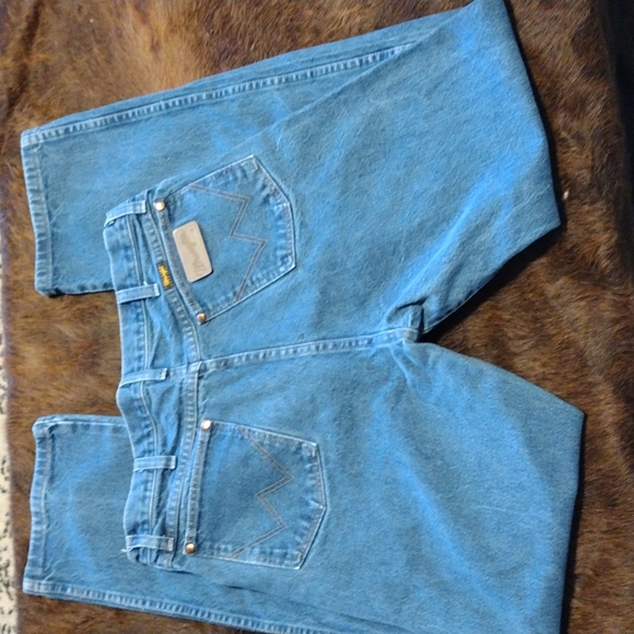 Like New Men's Wrangler Cowboy Cut Original Fit Jeans👖 🤠 - Picture 3 of 7